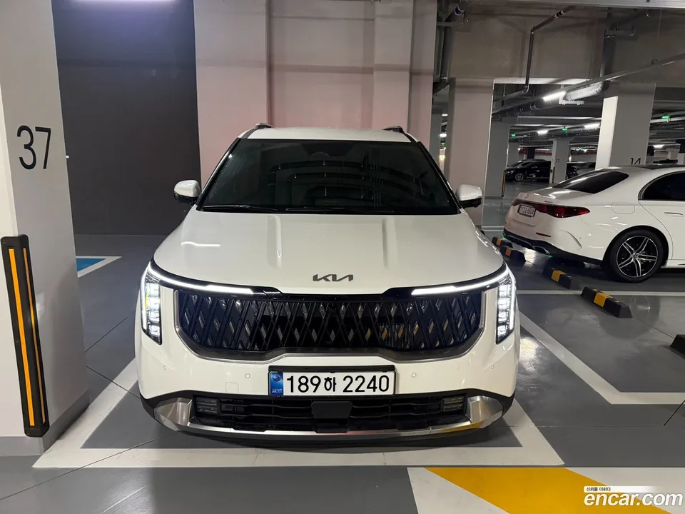 Kia Carnival HEV 9 2025 — фото 1, купить с доставкой в Москву