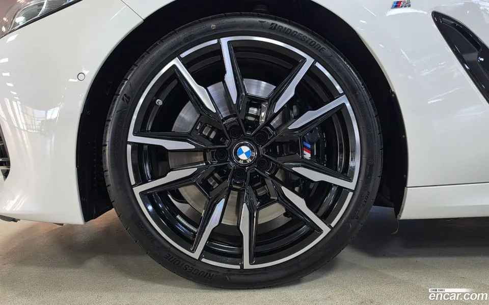 BMW 8 Series M850i xDrive 2025 — миниатюра 5
