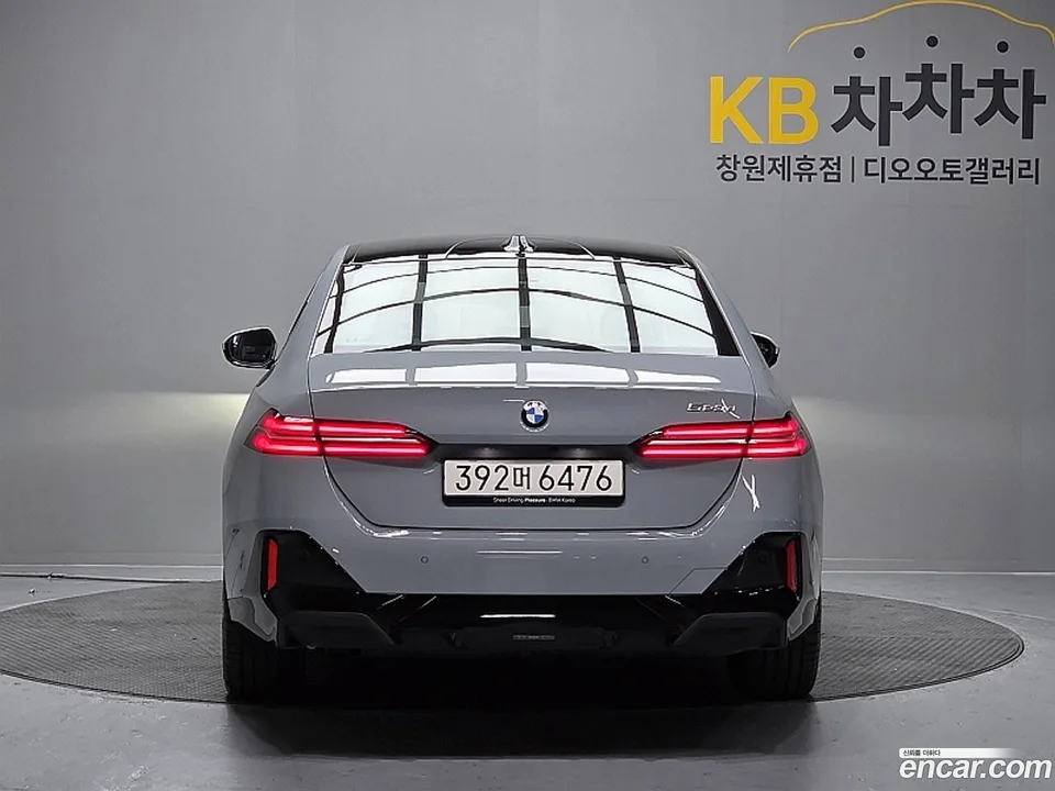 BMW 5 Series 523d M 2025 — миниатюра 4
