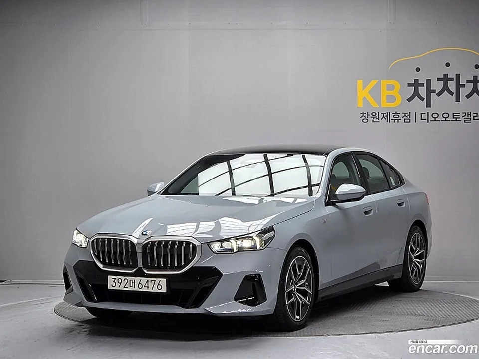 BMW 5 Series 523d M 2025 — фото 1, купить с доставкой в Москву