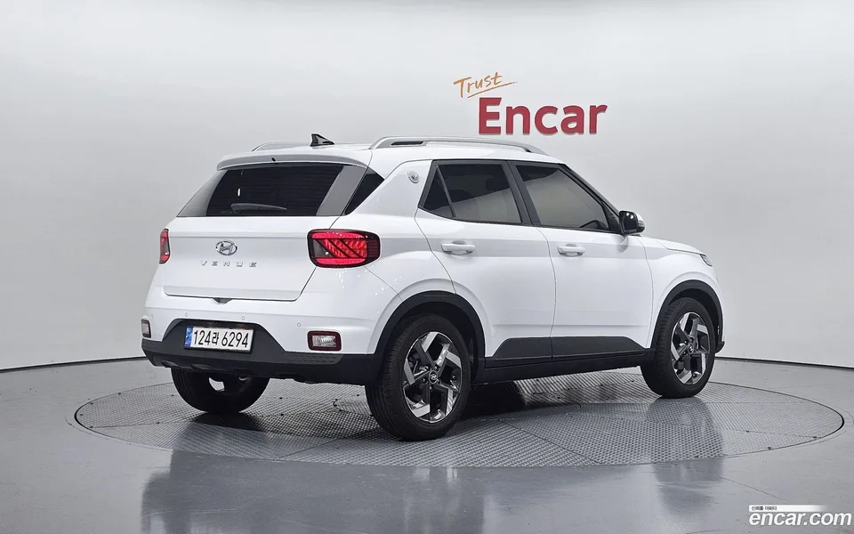 Hyundai Venue 1.6 2023 — миниатюра 2