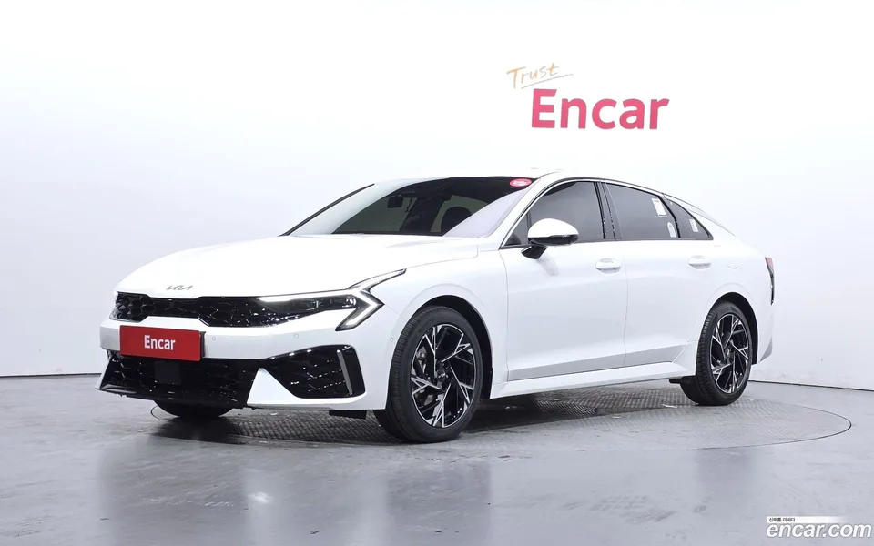 Kia K5 Hybrid 2025 — фото 1, купить с доставкой в Москву