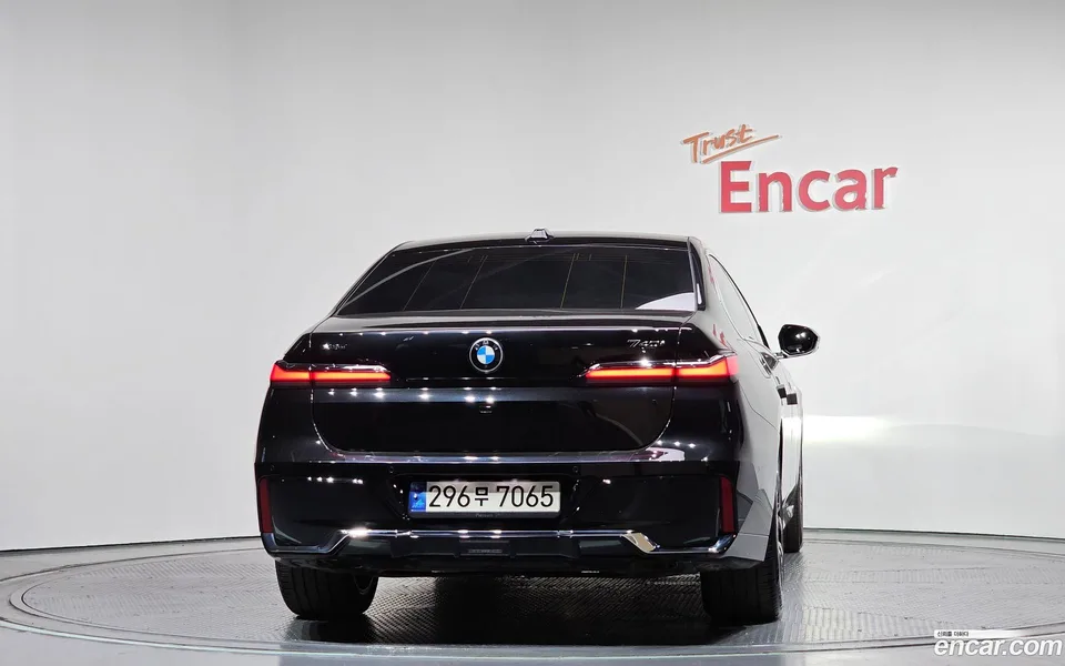 BMW 7 Series 740i xDrive M 2024 — миниатюра 4