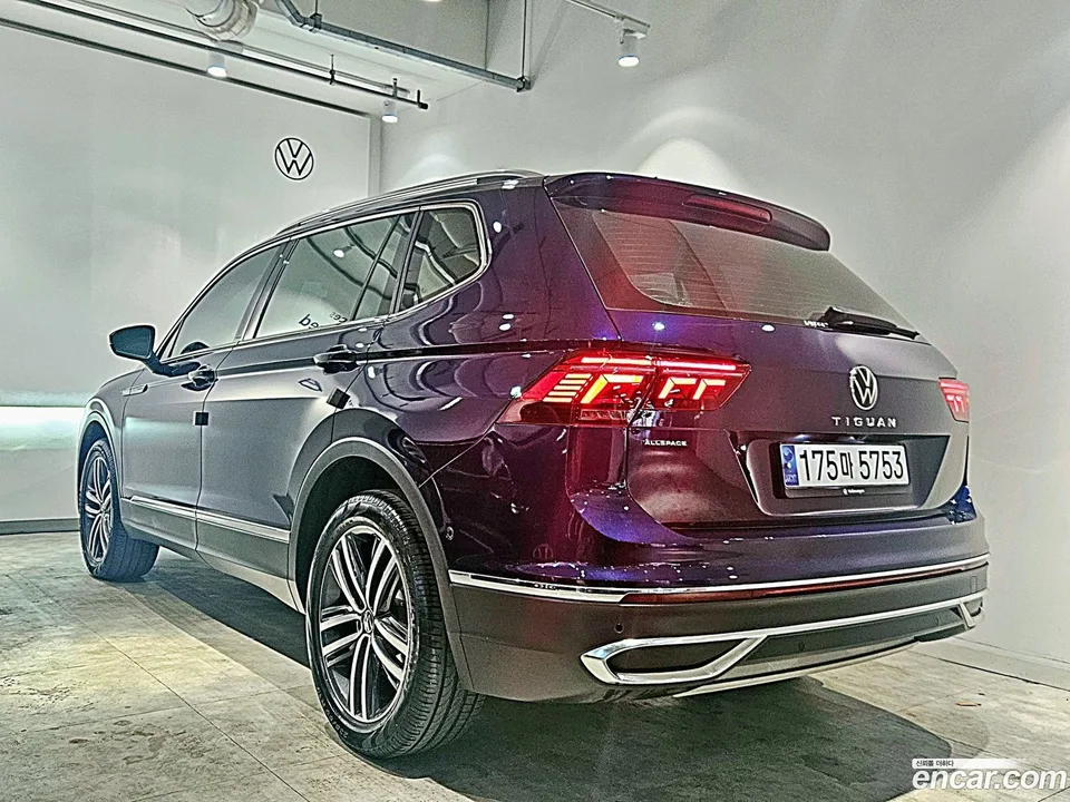 Volkswagen Tiguan Allspace 2.0 TSI 2023 — миниатюра 2