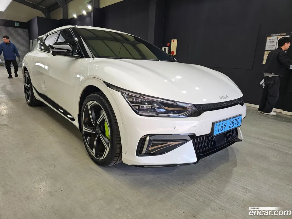 Kia EV6 GT 4WD 2023 — миниатюра 2