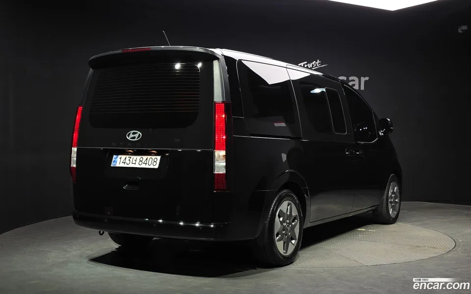 Hyundai Staria L3.5 9 2025 — миниатюра 2