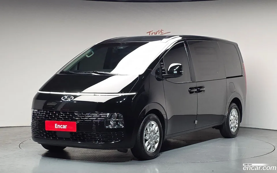 Hyundai Staria 3 2022 — фото 1, купить с доставкой в Москву
