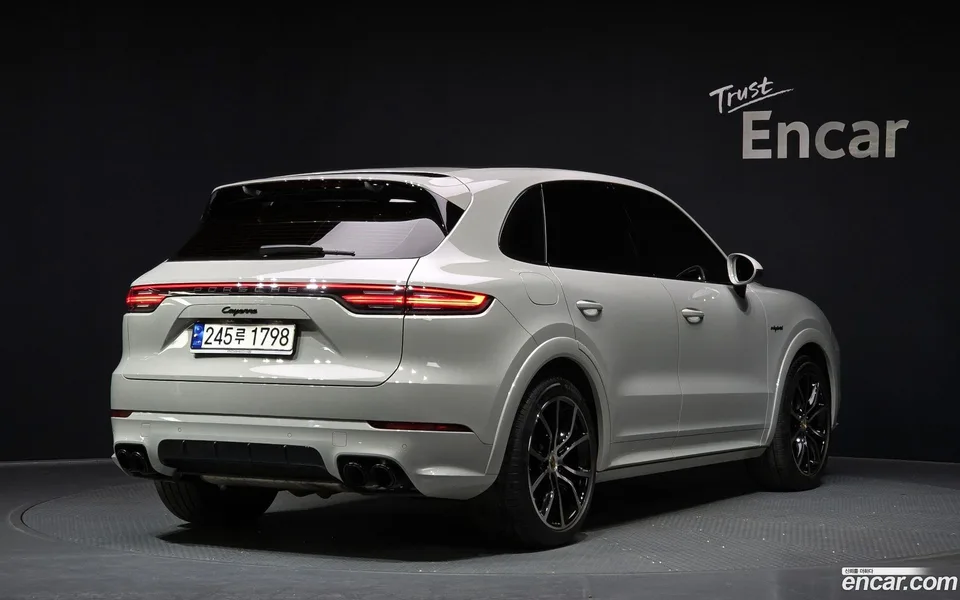 Porsche Cayenne 3.0 E- 2022 — миниатюра 2