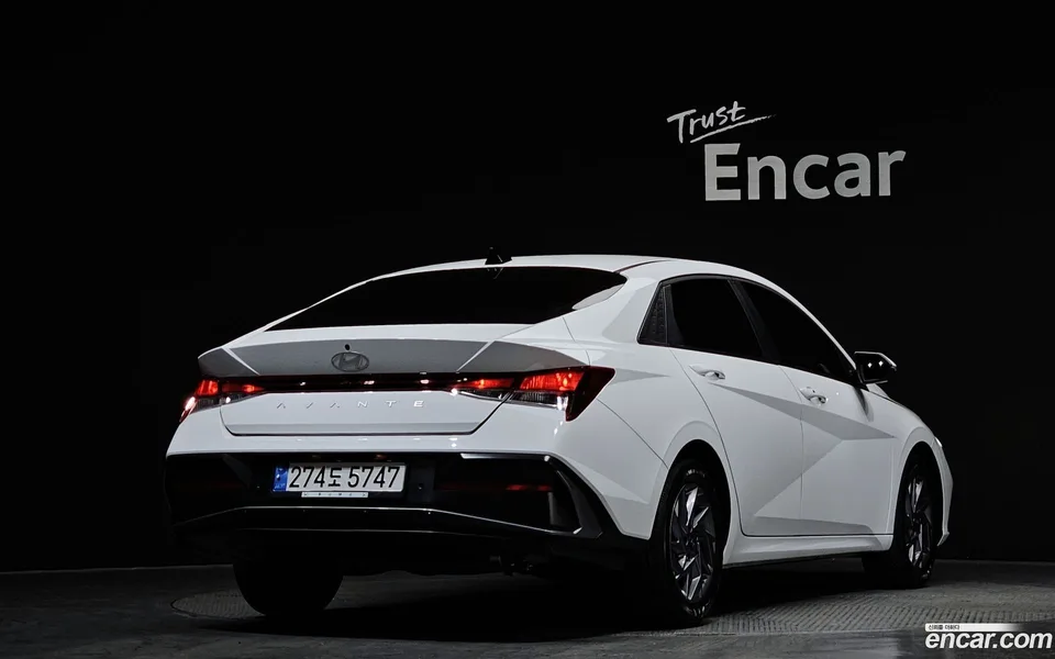 Hyundai Avante CN7 Hybrid 2024 — миниатюра 2