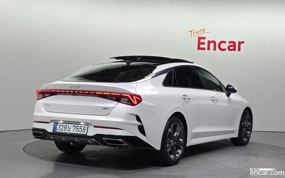 Kia K5 Hybrid 2023 — миниатюра 2