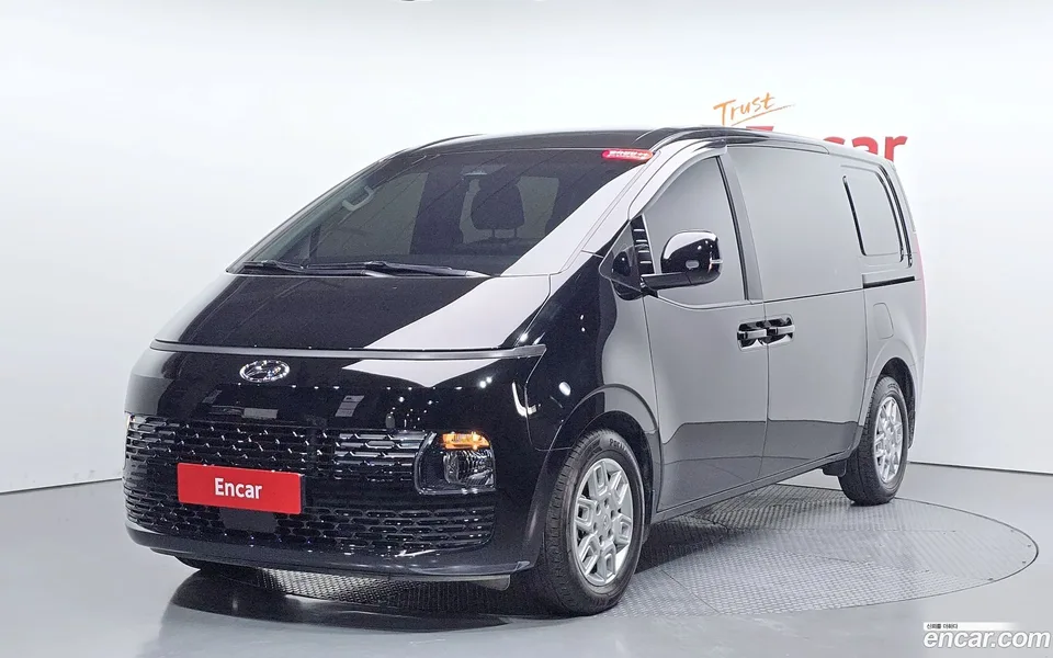 Hyundai Staria 5 2022 — фото 1, купить с доставкой в Москву
