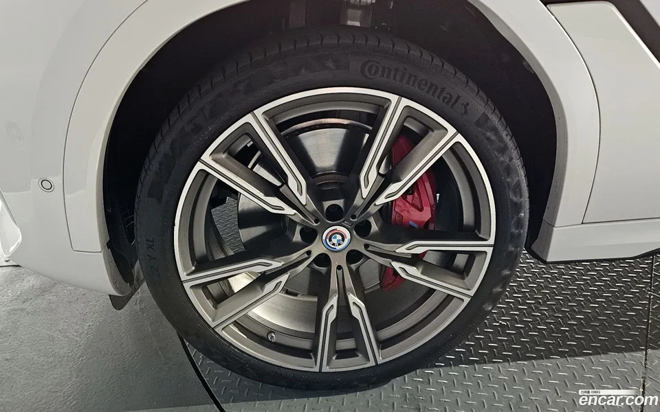 BMW X6 M50i 2023 — миниатюра 5