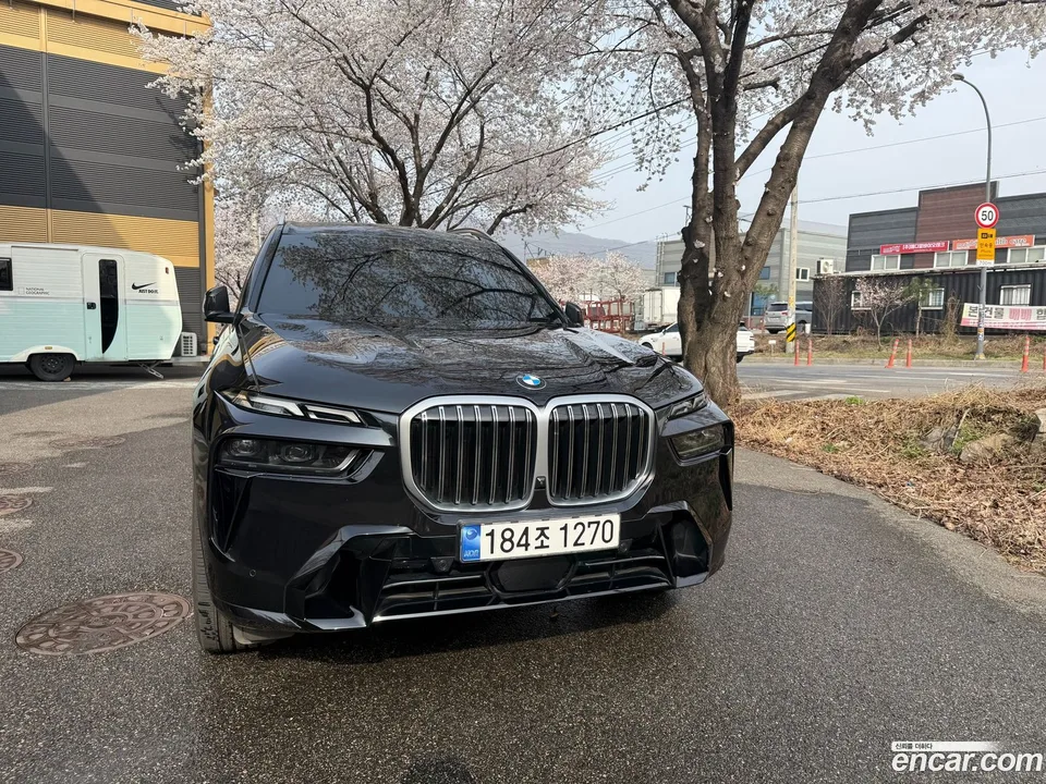 BMW X7 xDrive 40i M 7 2023 — миниатюра 3