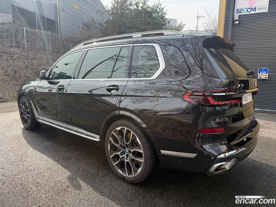 BMW X7 xDrive 40i M 7 2023 — миниатюра 4
