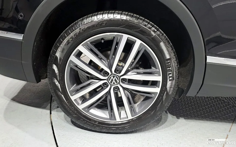 Volkswagen Tiguan Allspace 2.0 TSI 2023 — миниатюра 5