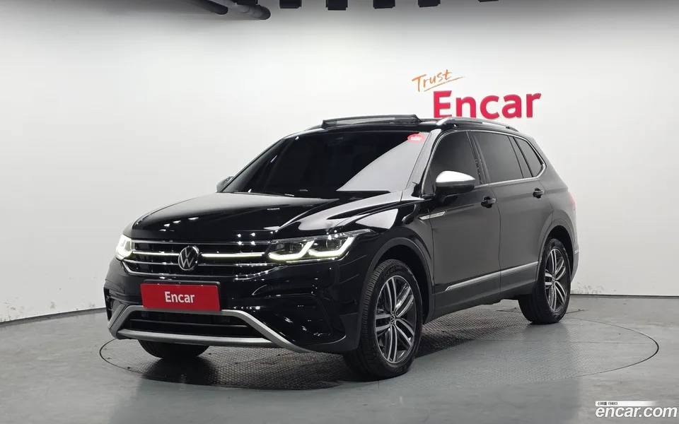 Volkswagen Tiguan Allspace 2.0 TSI 2023 — фото 1, купить с доставкой в Москву