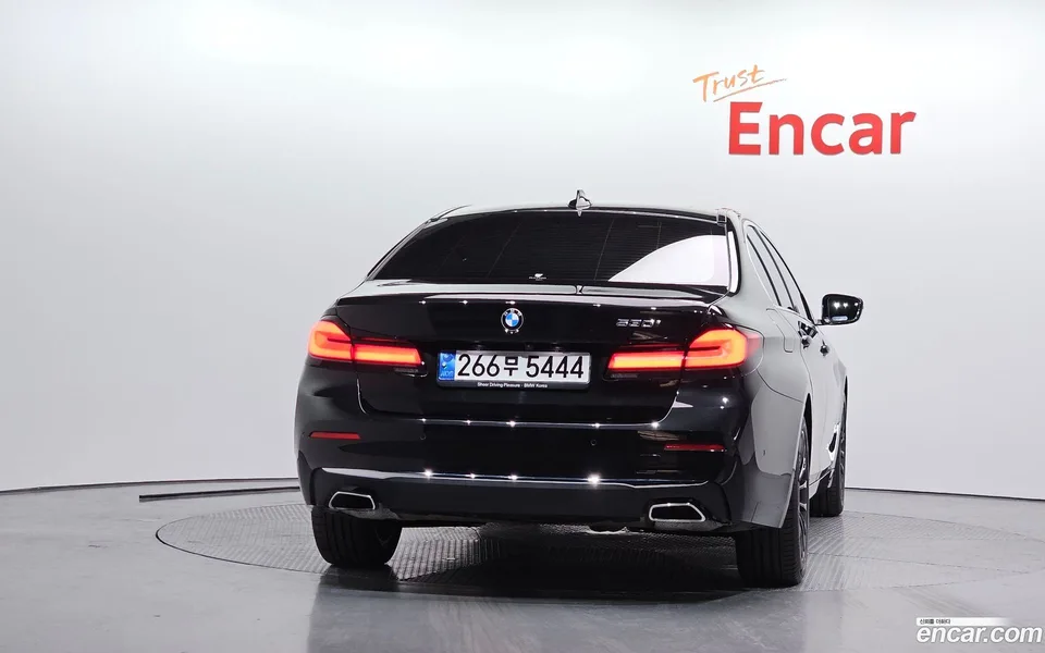 BMW 5 Series 530i 2022 — миниатюра 4