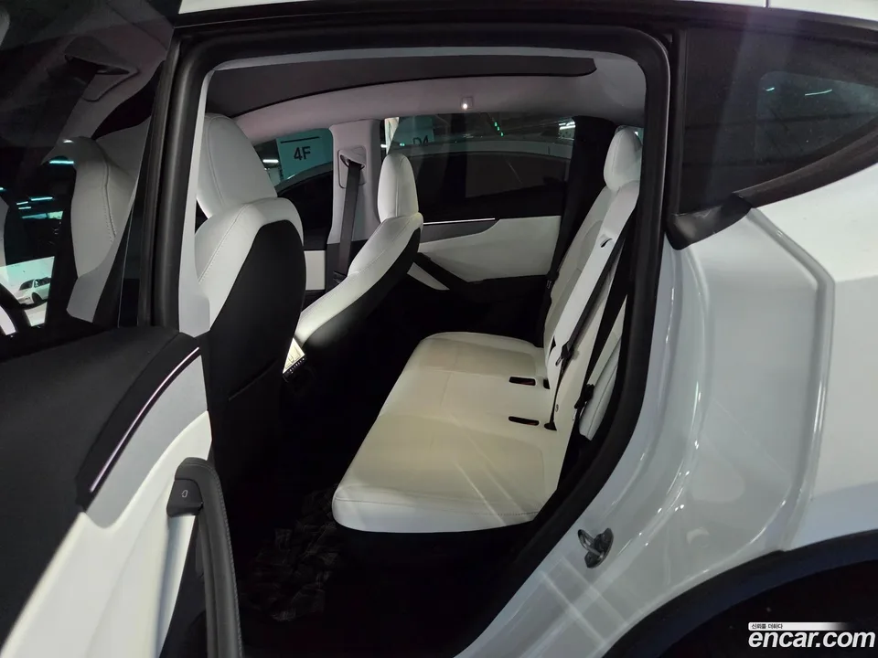 Tesla Model Y AWD 2025 — миниатюра 4