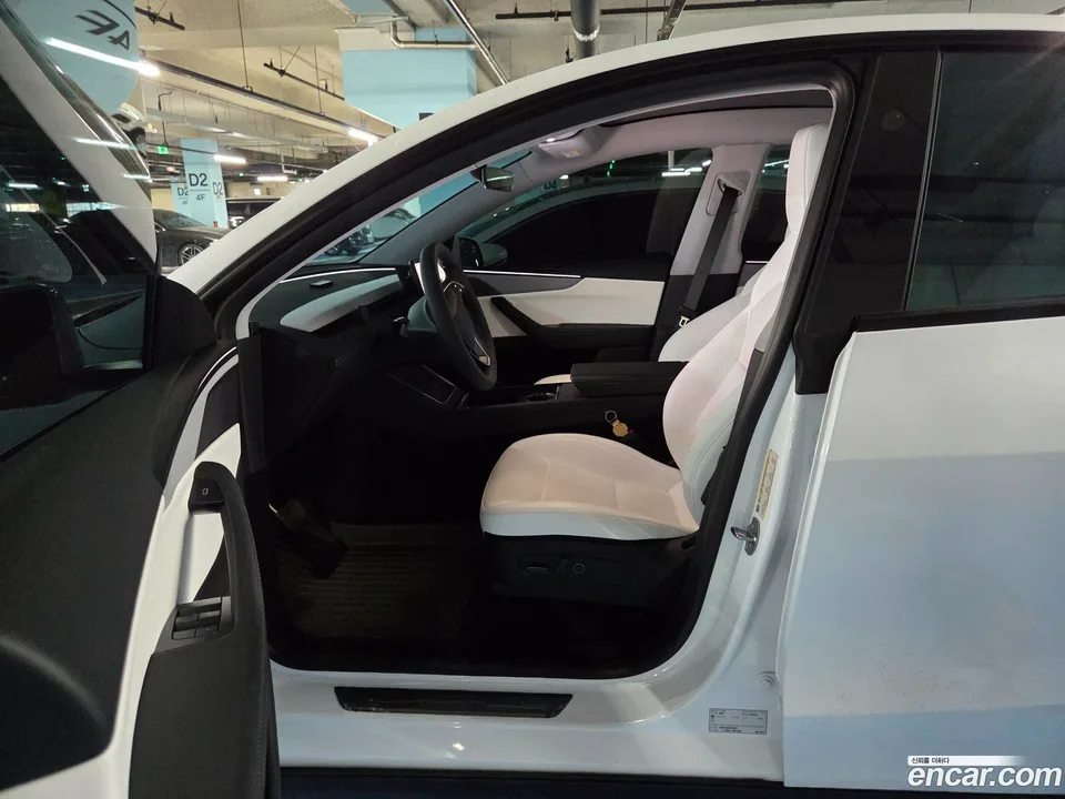 Tesla Model Y AWD 2025 — миниатюра 5