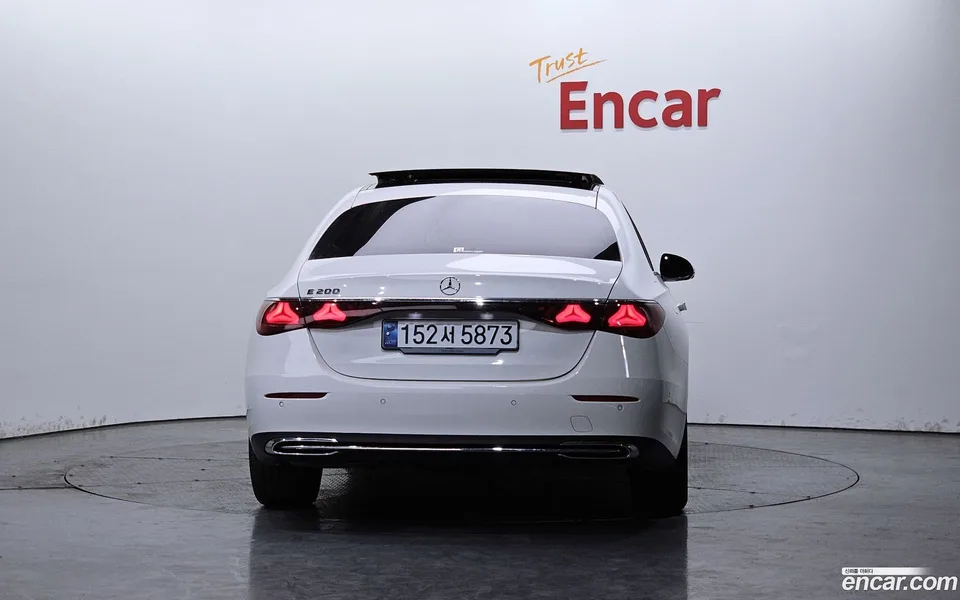 Mercedes-Benz E-Class E200 2024 — миниатюра 4