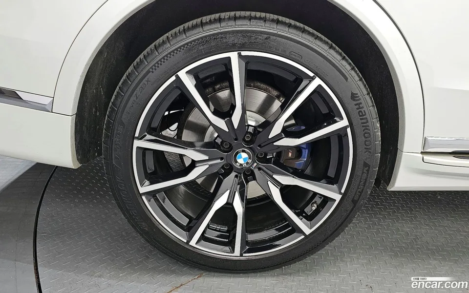 BMW X7 xDrive 40i M 6 2022 — миниатюра 5