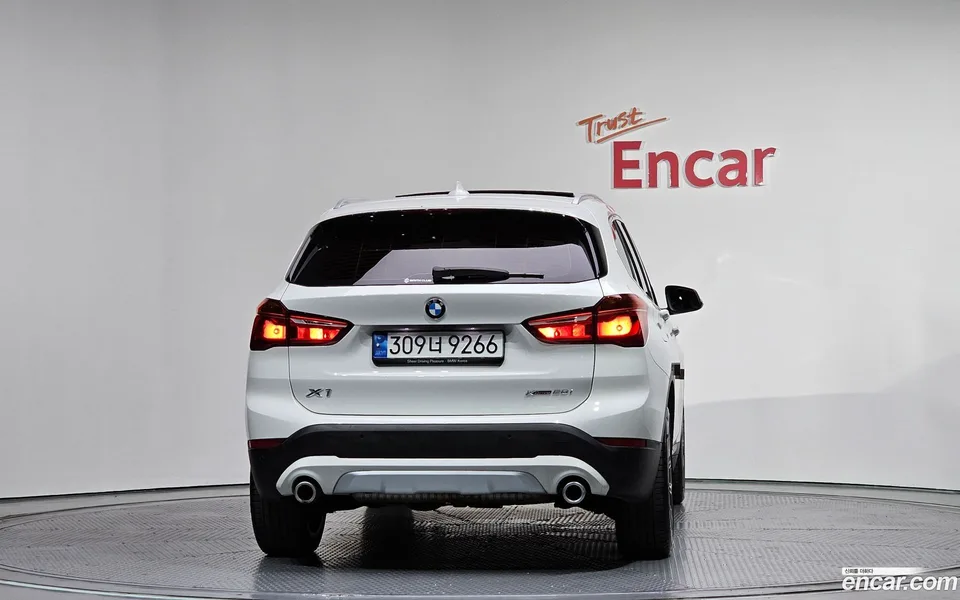 BMW X1 xDrive 20i xLine 2022 — миниатюра 4