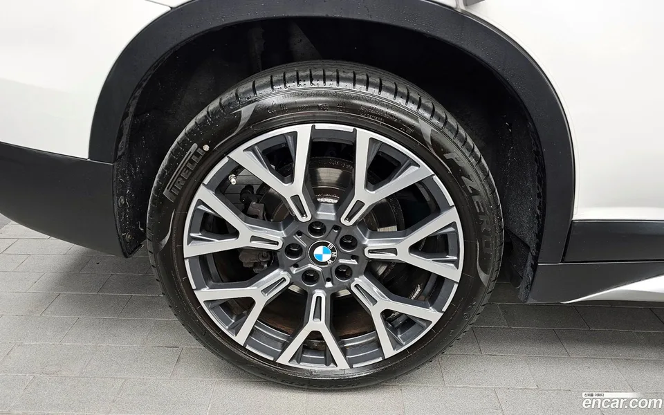 BMW X1 xDrive 20i xLine 2022 — миниатюра 5