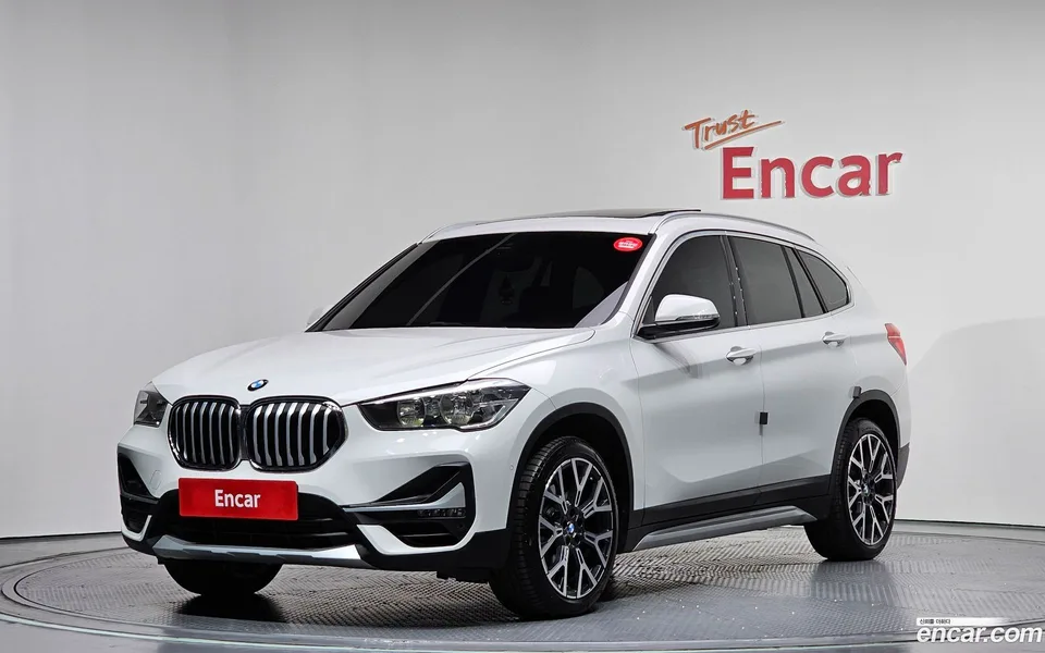 BMW X1 xDrive 20i xLine 2022 — фото 1, купить с доставкой в Москву