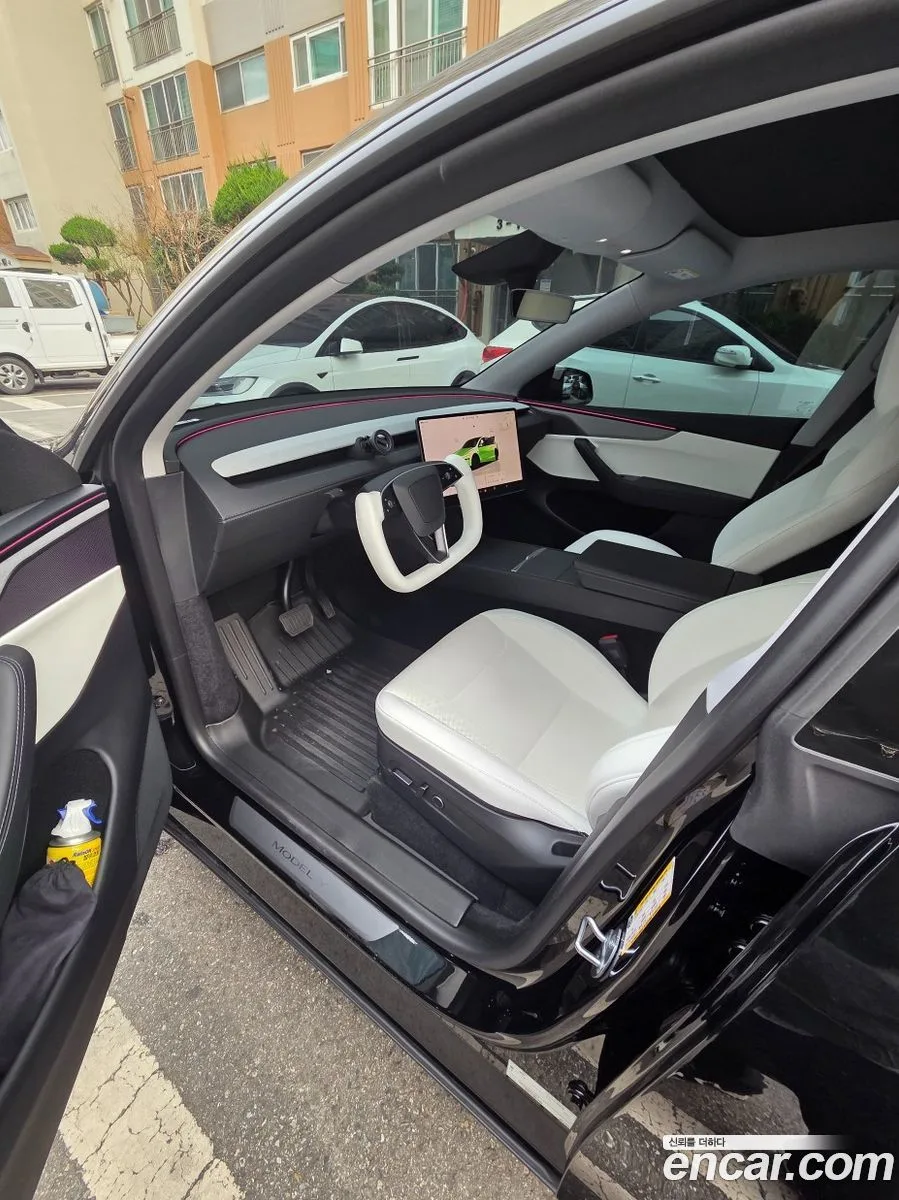 Tesla Model Y AWD 2025 — миниатюра 2