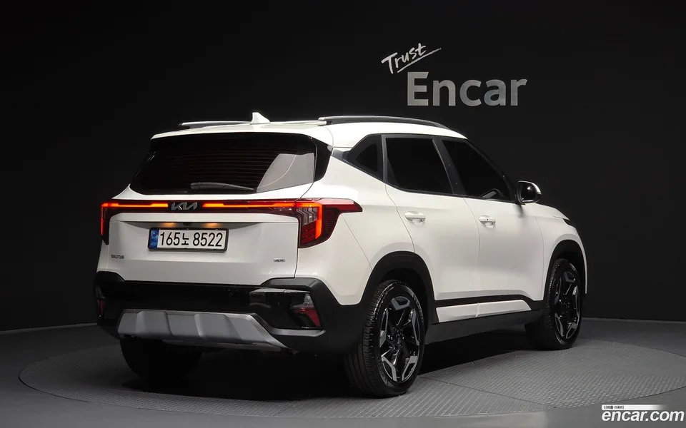 Kia Seltos 1.6 4WD 2023 — миниатюра 2