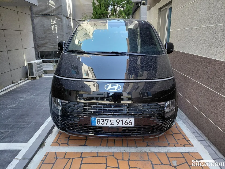 Hyundai Staria 5 2025 — фото 1, купить с доставкой в Москву