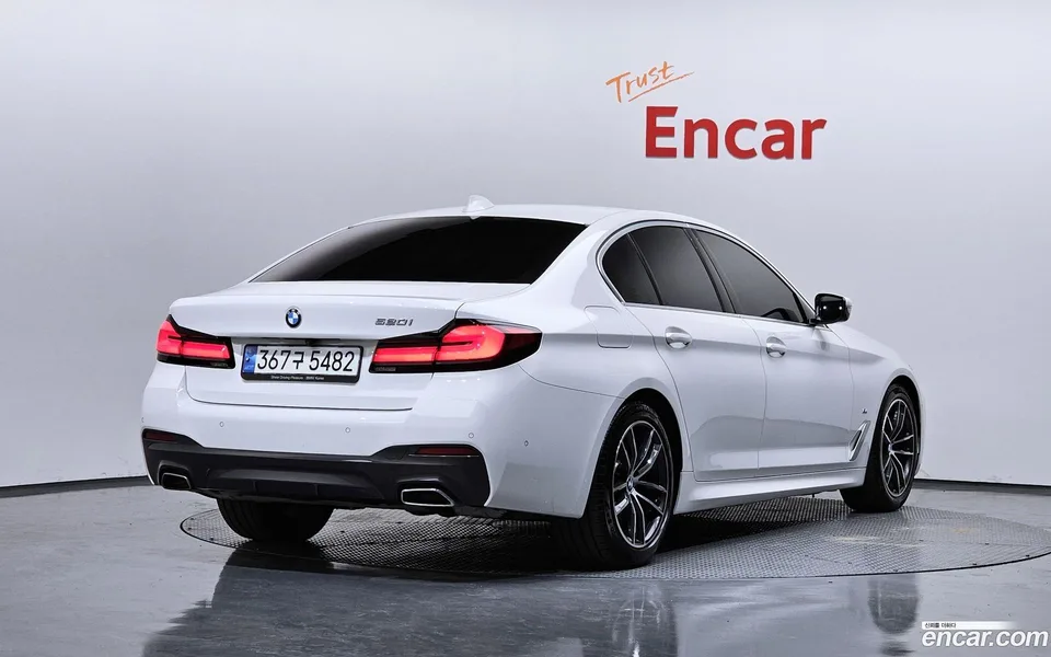 BMW 5 Series 520i M 2022 — миниатюра 2