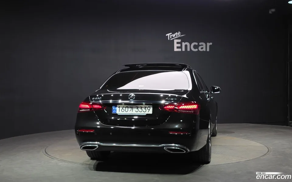 Mercedes-Benz E-Class E450 4MATIC 2023 — миниатюра 4