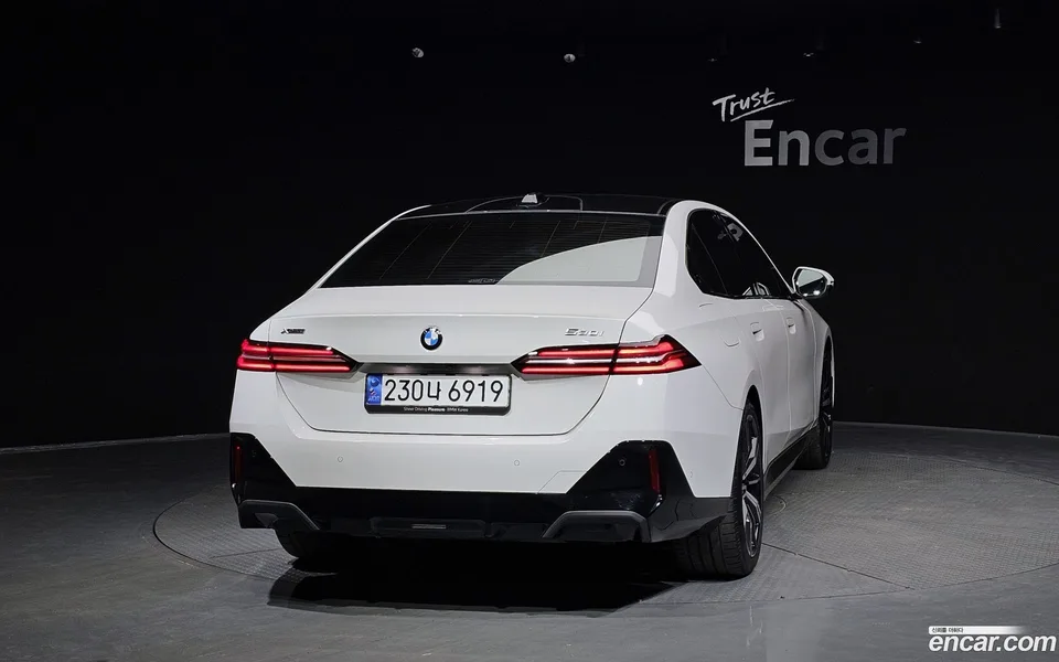 BMW 5 Series 530i xDrive M 2024 — миниатюра 4