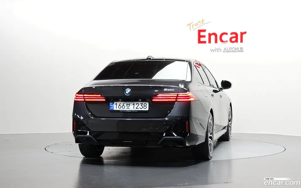 BMW 5 Series 520i M 2024 — миниатюра 4