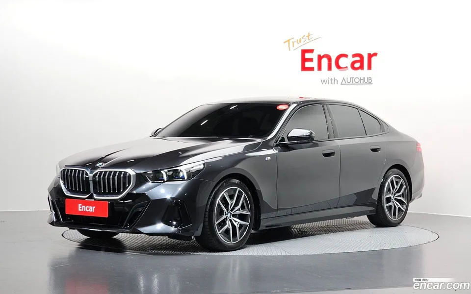BMW 5 Series 520i M 2024 — фото 1, купить с доставкой в Москву