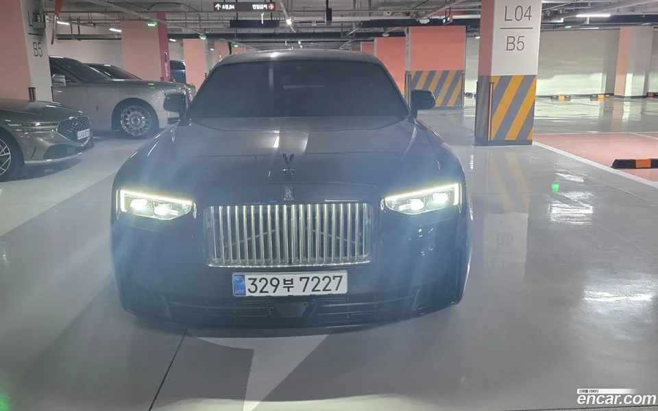 Rolls-Royce Ghost 6.7 V12 2025 — миниатюра 3
