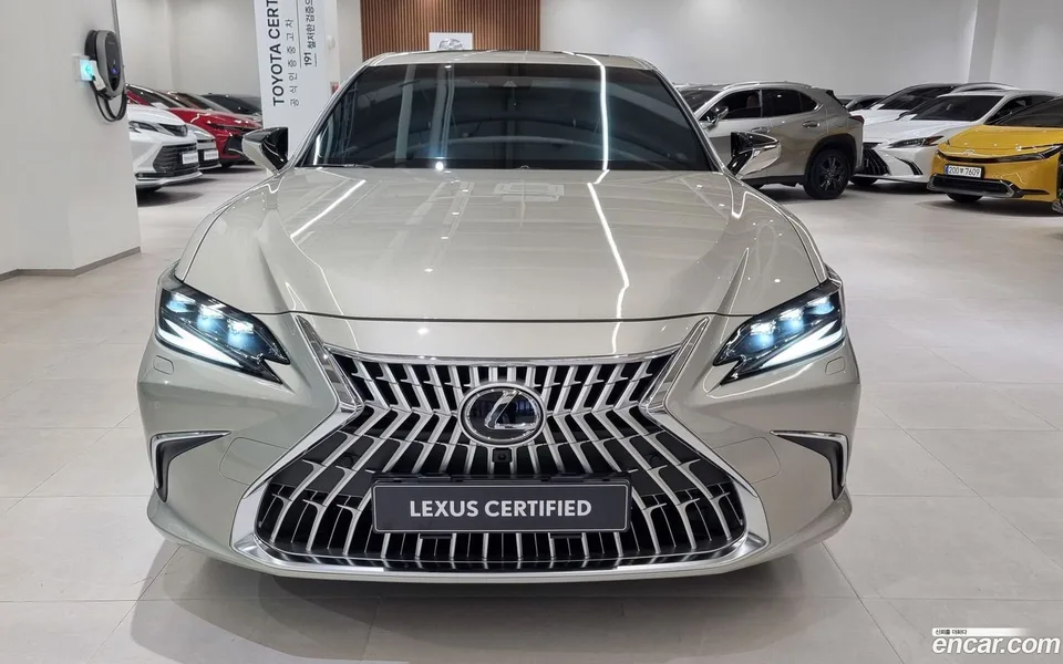 Lexus ES 300h 2025 — миниатюра 3