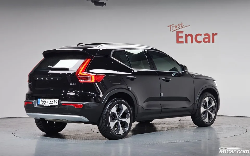 Volvo XC40 B4 2024 — миниатюра 2