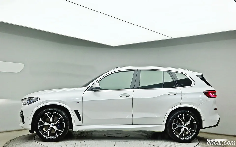BMW X5 xDrive 40i M 2023 — миниатюра 3