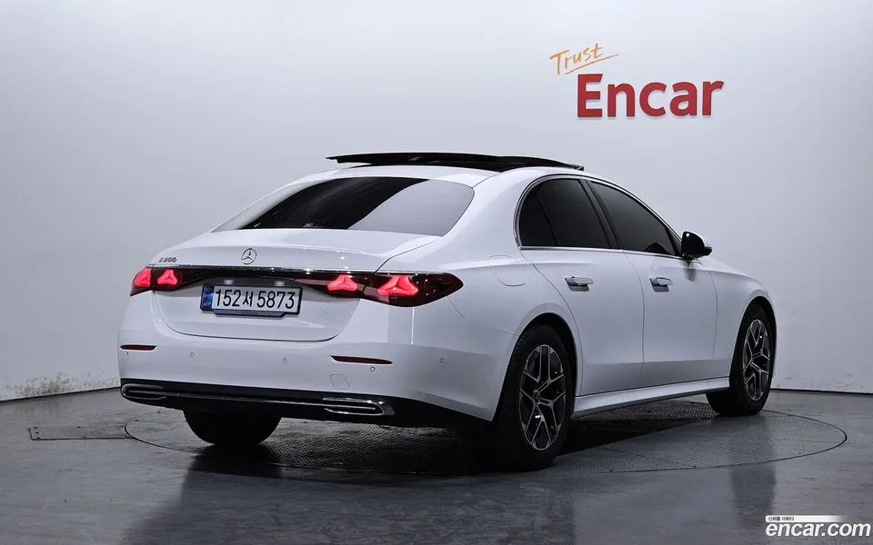Mercedes-Benz E-Class E200 2024 — миниатюра 2