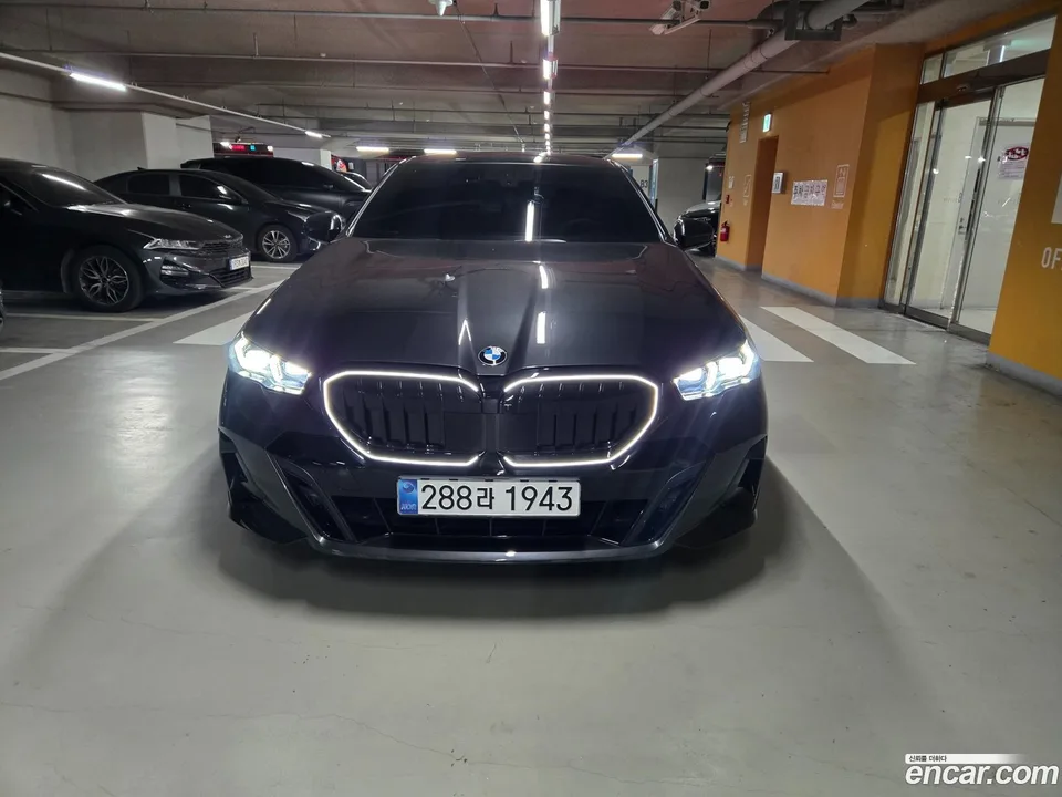 BMW 5 Series 530i xDrive M 2025 — фото 1, купить с доставкой в Москву