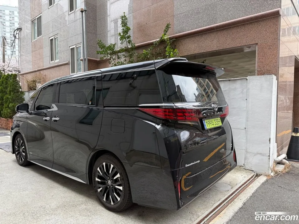 Toyota Alphard 2.5 HEV AWD 2024 — миниатюра 2