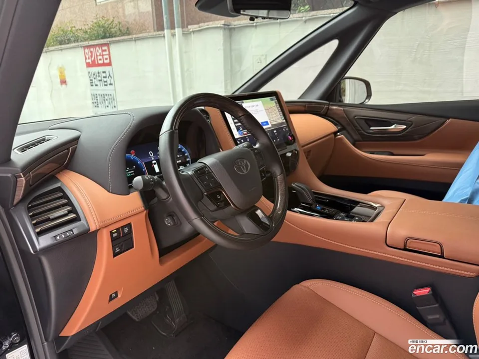 Toyota Alphard 2.5 HEV AWD 2024 — миниатюра 4