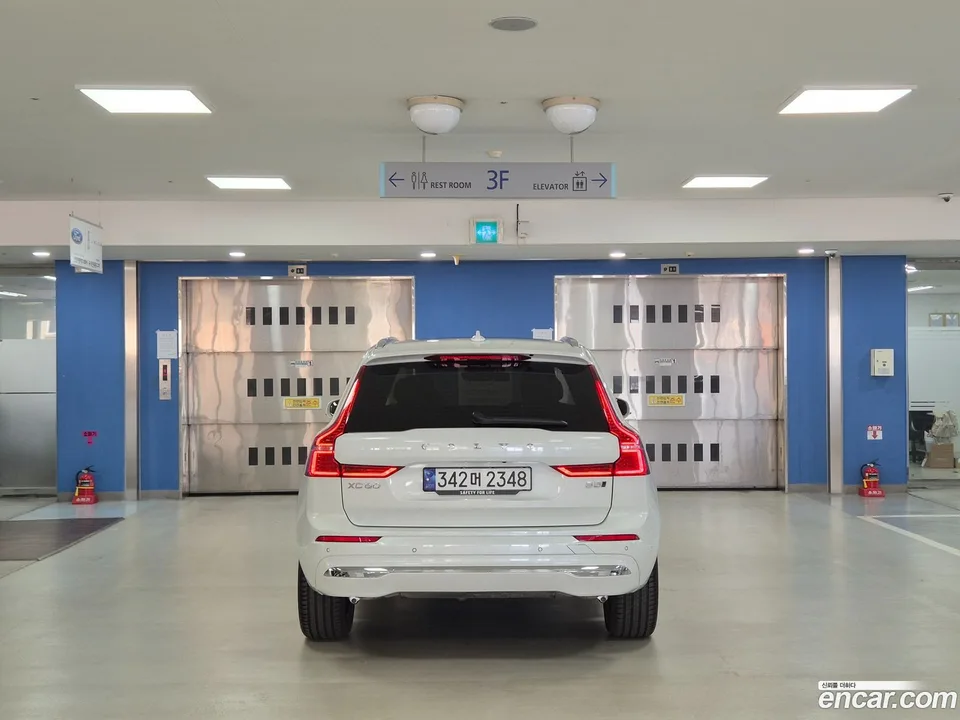 Volvo XC60 B5 2023 — миниатюра 4
