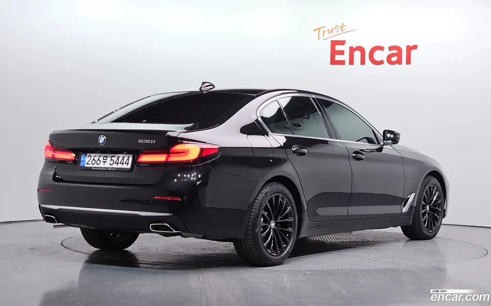 BMW 5 Series 530i 2022 — миниатюра 2