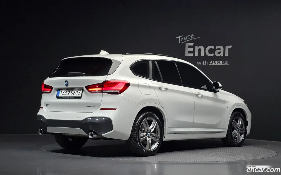 BMW X1 xDrive 20i M 2022 — миниатюра 2
