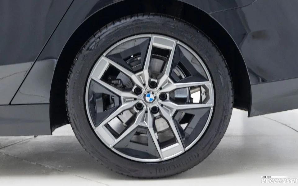 BMW 5 Series 520i 2025 — миниатюра 5