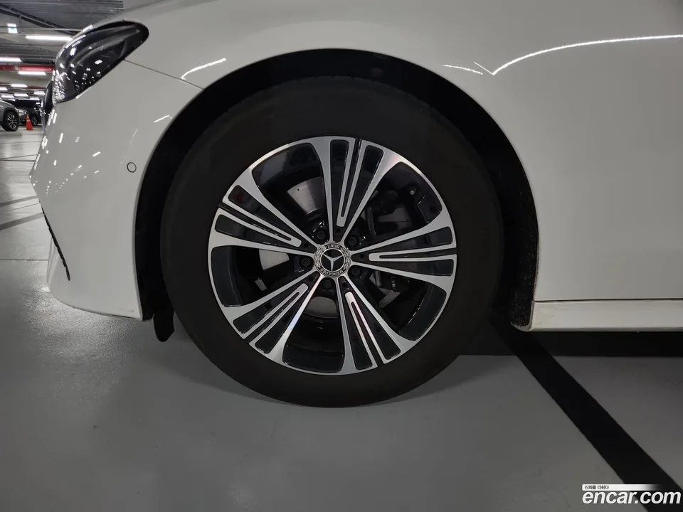 Mercedes-Benz E-Class E200 2025 — миниатюра 4