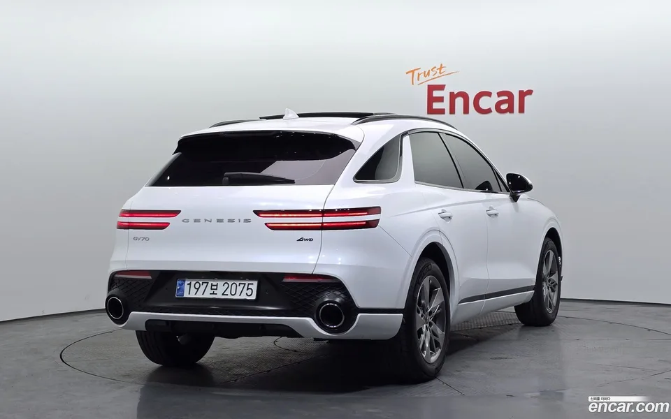 Genesis GV70 2.5T AWD 2023 — миниатюра 2